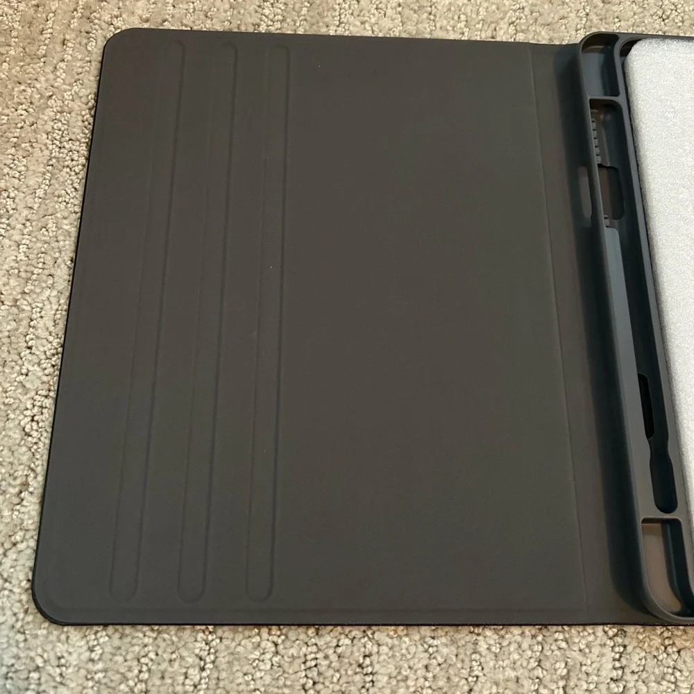 Heyday Black Folio Case for Apple 10.9” iPad Air & 11” iPad Pro Tablets.  NIOB